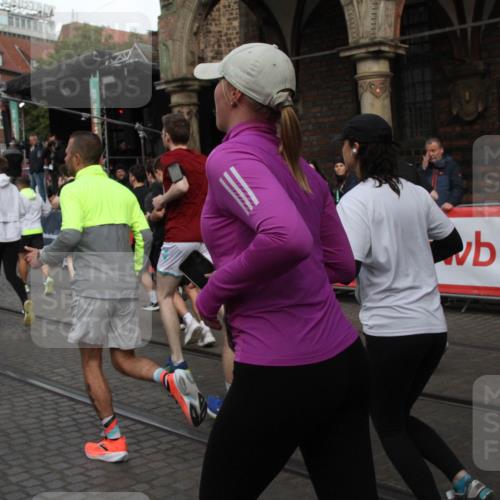 05.10.2025 - 20. swb-Marathon Bremen Yannick Fuchs http://msf.ph/oto/9306383 05.10.2025 11:40:20 Ziel  meine-sportfotos.de