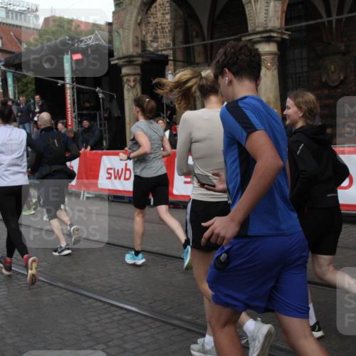 05.10.2025 - 20. swb-Marathon Bremen Yannick Fuchs http://msf.ph/oto/9306391 05.10.2025 11:40:23 Ziel  meine-sportfotos.de