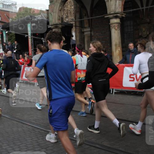 05.10.2025 - 20. swb-Marathon Bremen Yannick Fuchs http://msf.ph/oto/9306392 05.10.2025 11:40:23 Ziel  meine-sportfotos.de