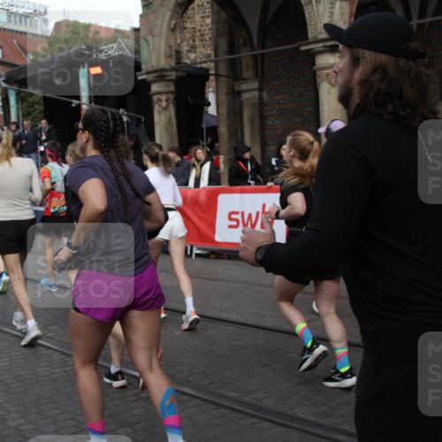 05.10.2025 - 20. swb-Marathon Bremen Yannick Fuchs http://msf.ph/oto/9306395 05.10.2025 11:40:24 Ziel  meine-sportfotos.de