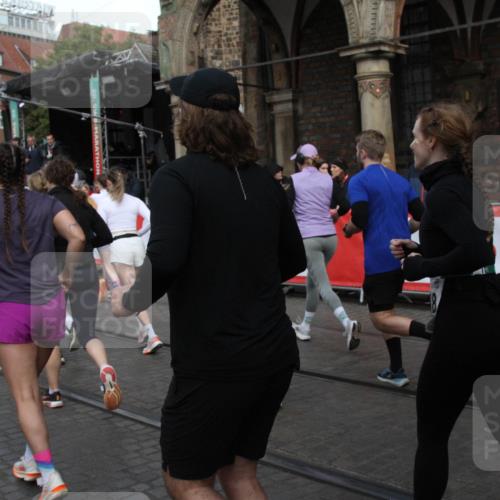 05.10.2025 - 20. swb-Marathon Bremen Yannick Fuchs http://msf.ph/oto/9306396 05.10.2025 11:40:24 Ziel  meine-sportfotos.de