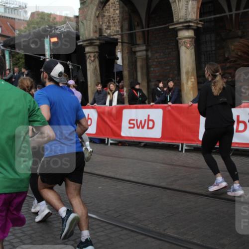 05.10.2025 - 20. swb-Marathon Bremen Yannick Fuchs http://msf.ph/oto/9306399 05.10.2025 11:40:25 Ziel  meine-sportfotos.de