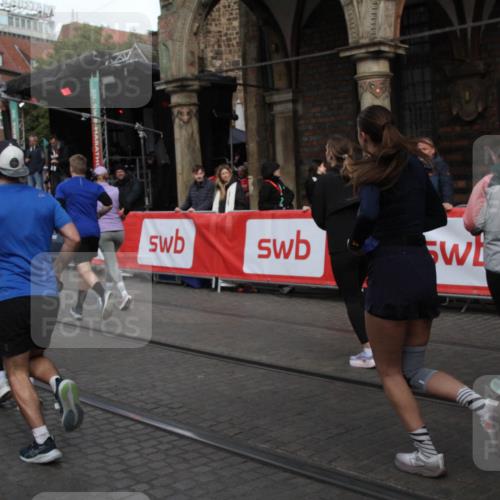 05.10.2025 - 20. swb-Marathon Bremen Yannick Fuchs http://msf.ph/oto/9306400 05.10.2025 11:40:26 Ziel  meine-sportfotos.de