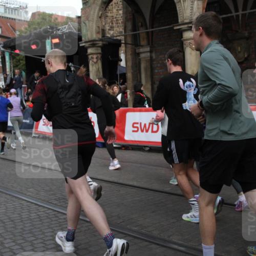 05.10.2025 - 20. swb-Marathon Bremen Yannick Fuchs http://msf.ph/oto/9306402 05.10.2025 11:40:26 Ziel  meine-sportfotos.de