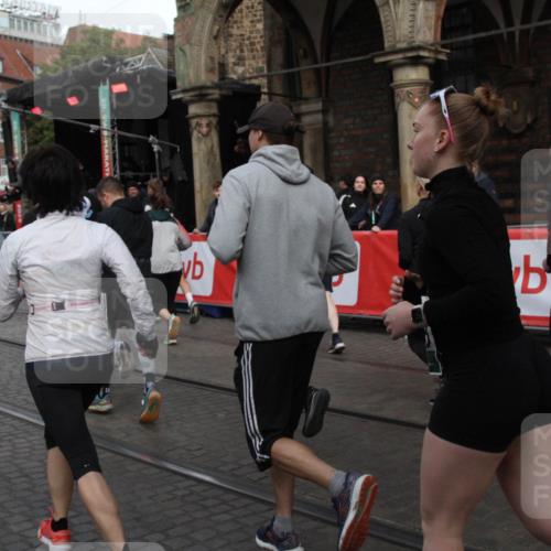 05.10.2025 - 20. swb-Marathon Bremen Yannick Fuchs http://msf.ph/oto/9306405 05.10.2025 11:40:28 Ziel  meine-sportfotos.de