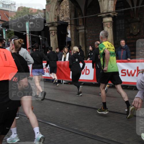 05.10.2025 - 20. swb-Marathon Bremen Yannick Fuchs http://msf.ph/oto/9306407 05.10.2025 11:40:29 Ziel  meine-sportfotos.de