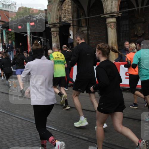 05.10.2025 - 20. swb-Marathon Bremen Yannick Fuchs http://msf.ph/oto/9306409 05.10.2025 11:40:29 Ziel  meine-sportfotos.de