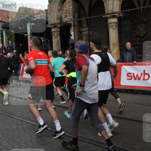 05.10.2025 - 20. swb-Marathon Bremen Yannick Fuchs http://msf.ph/oto/9306413 05.10.2025 11:40:31 Ziel  meine-sportfotos.de