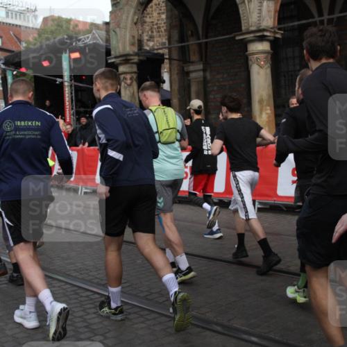 05.10.2025 - 20. swb-Marathon Bremen Yannick Fuchs http://msf.ph/oto/9306416 05.10.2025 11:40:32 Ziel  meine-sportfotos.de