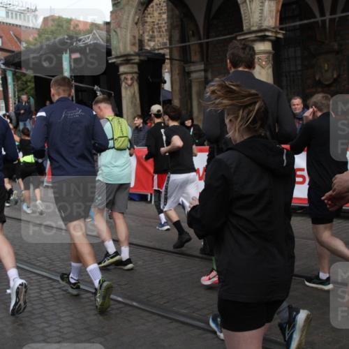 05.10.2025 - 20. swb-Marathon Bremen Yannick Fuchs http://msf.ph/oto/9306417 05.10.2025 11:40:32 Ziel  meine-sportfotos.de