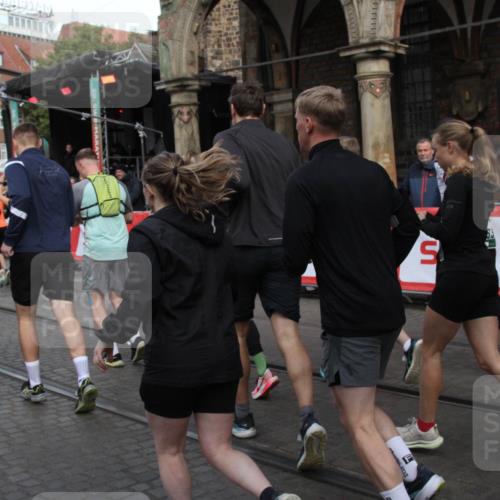 05.10.2025 - 20. swb-Marathon Bremen Yannick Fuchs http://msf.ph/oto/9306418 05.10.2025 11:40:33 Ziel  meine-sportfotos.de