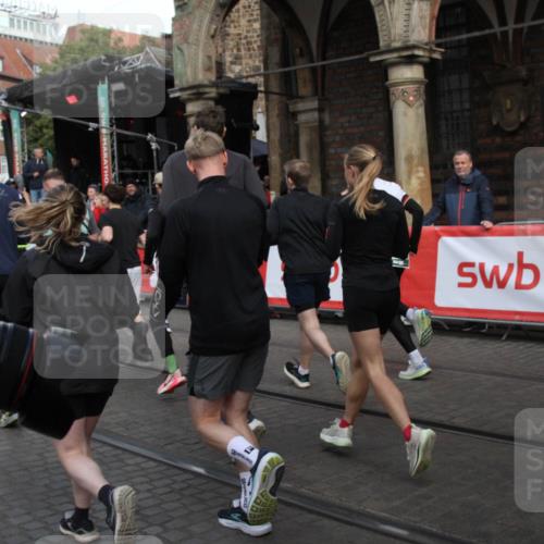 05.10.2025 - 20. swb-Marathon Bremen Yannick Fuchs http://msf.ph/oto/9306419 05.10.2025 11:40:33 Ziel  meine-sportfotos.de