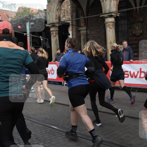 05.10.2025 - 20. swb-Marathon Bremen Yannick Fuchs http://msf.ph/oto/9306422 05.10.2025 11:40:34 Ziel  meine-sportfotos.de