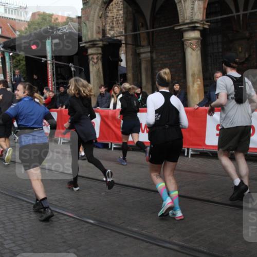05.10.2025 - 20. swb-Marathon Bremen Yannick Fuchs http://msf.ph/oto/9306424 05.10.2025 11:40:35 Ziel  meine-sportfotos.de