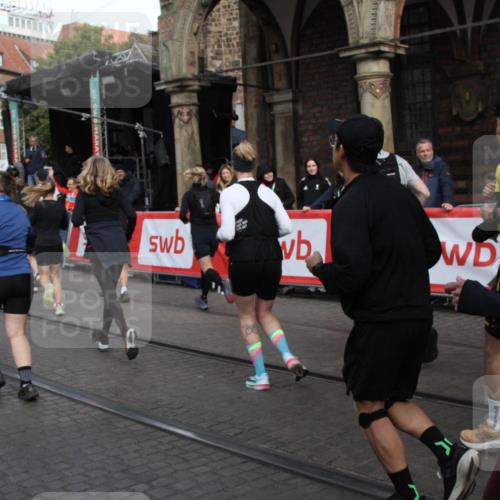05.10.2025 - 20. swb-Marathon Bremen Yannick Fuchs http://msf.ph/oto/9306425 05.10.2025 11:40:35 Ziel  meine-sportfotos.de