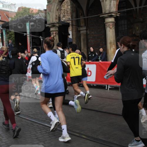 05.10.2025 - 20. swb-Marathon Bremen Yannick Fuchs http://msf.ph/oto/9306427 05.10.2025 11:40:36 Ziel  meine-sportfotos.de