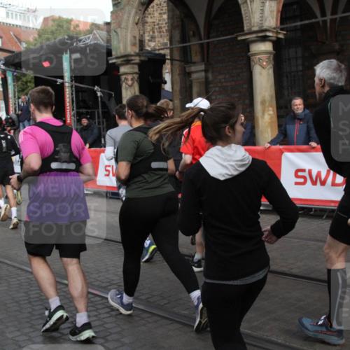 05.10.2025 - 20. swb-Marathon Bremen Yannick Fuchs http://msf.ph/oto/9306432 05.10.2025 11:40:38 Ziel  meine-sportfotos.de