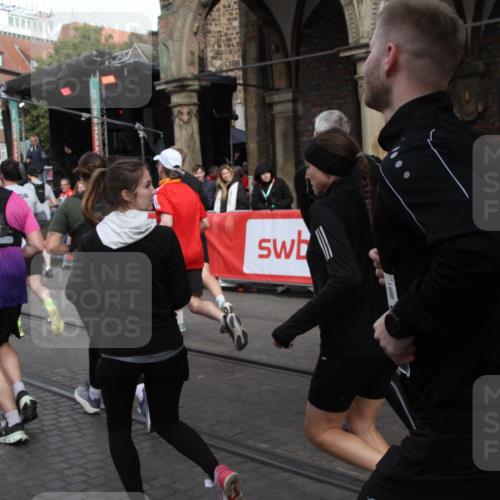 05.10.2025 - 20. swb-Marathon Bremen Yannick Fuchs http://msf.ph/oto/9306433 05.10.2025 11:40:38 Ziel  meine-sportfotos.de