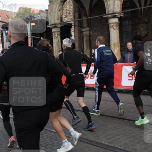05.10.2025 - 20. swb-Marathon Bremen Yannick Fuchs http://msf.ph/oto/9306434 05.10.2025 11:40:39 Ziel  meine-sportfotos.de