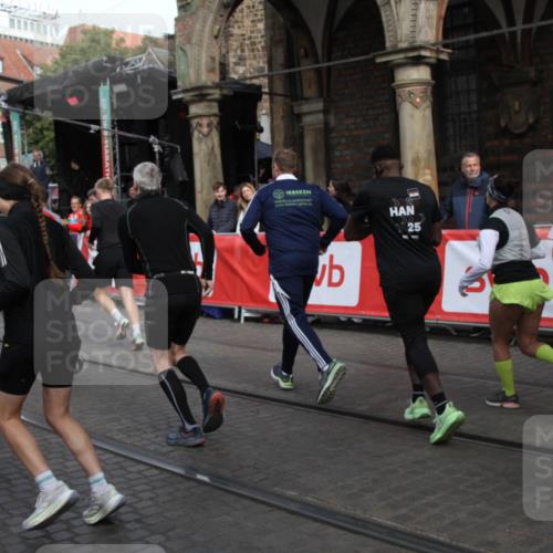05.10.2025 - 20. swb-Marathon Bremen Yannick Fuchs http://msf.ph/oto/9306435 05.10.2025 11:40:39 Ziel  meine-sportfotos.de