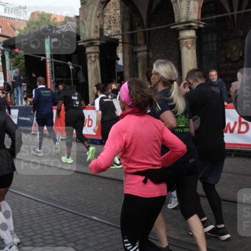 05.10.2025 - 20. swb-Marathon Bremen Yannick Fuchs http://msf.ph/oto/9306438 05.10.2025 11:40:40 Ziel  meine-sportfotos.de