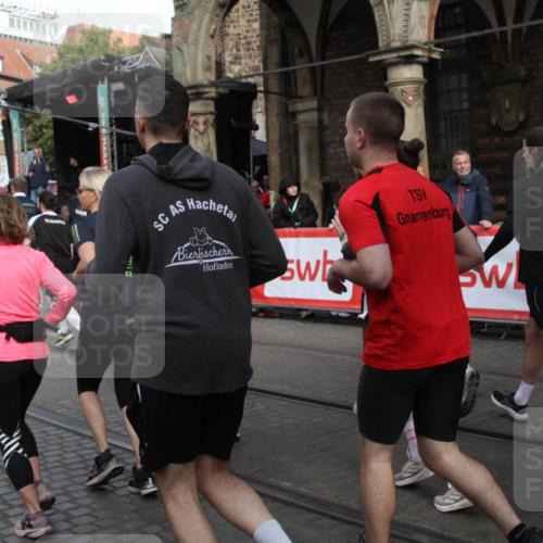 05.10.2025 - 20. swb-Marathon Bremen Yannick Fuchs http://msf.ph/oto/9306440 05.10.2025 11:40:41 Ziel  meine-sportfotos.de
