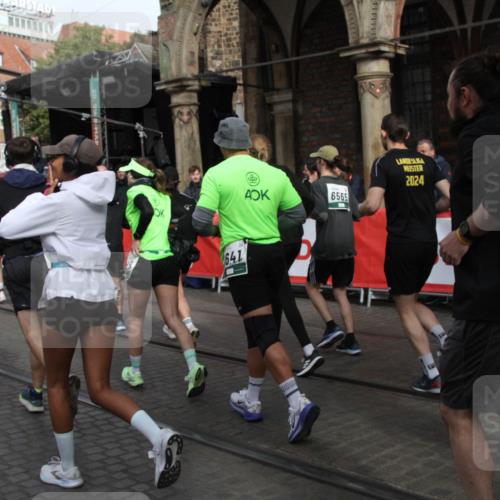 05.10.2025 - 20. swb-Marathon Bremen Yannick Fuchs http://msf.ph/oto/9306446 05.10.2025 11:40:44 Ziel  meine-sportfotos.de