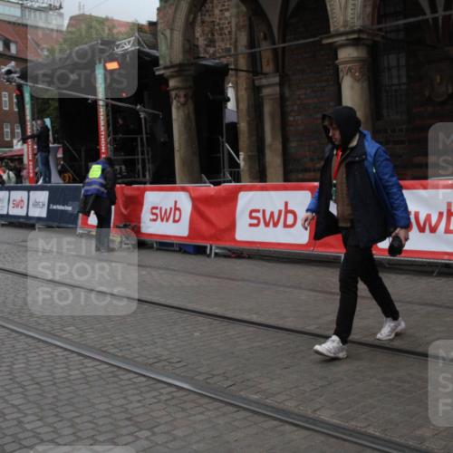 05.10.2025 - 20. swb-Marathon Bremen Yannick Fuchs http://msf.ph/oto/9306533 05.10.2025 11:59:39 Ziel  meine-sportfotos.de