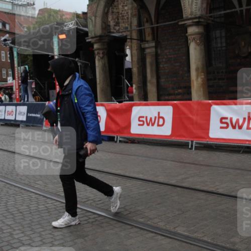 05.10.2025 - 20. swb-Marathon Bremen Yannick Fuchs http://msf.ph/oto/9306536 05.10.2025 11:59:40 Ziel  meine-sportfotos.de