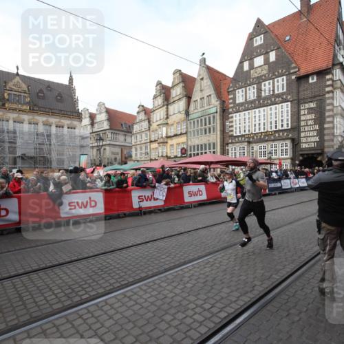 05.10.2025 - 20. swb-Marathon Bremen Yannick Fuchs http://msf.ph/oto/9306587 05.10.2025 10:51:32 Ziel 10321, 11177 meine-sportfotos.de