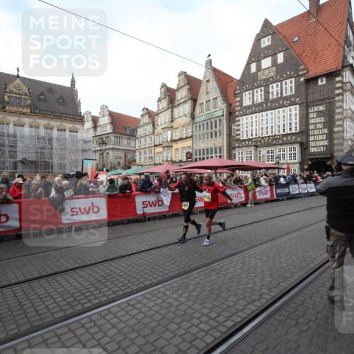 05.10.2025 - 20. swb-Marathon Bremen Yannick Fuchs http://msf.ph/oto/9306592 05.10.2025 10:51:39 Ziel 9252, 10584, 10918, 10928, 11484 meine-sportfotos.de