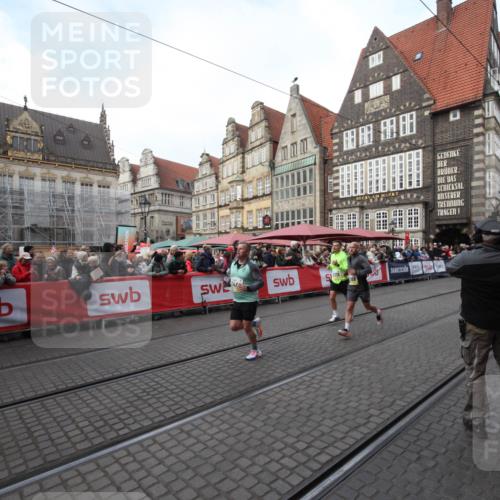 05.10.2025 - 20. swb-Marathon Bremen Yannick Fuchs http://msf.ph/oto/9306600 05.10.2025 10:51:44 Ziel 8333, 9259, 9268, 10716, 11484 meine-sportfotos.de