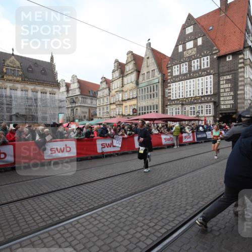 05.10.2025 - 20. swb-Marathon Bremen Yannick Fuchs http://msf.ph/oto/9306606 05.10.2025 10:51:48 Ziel 9259, 9506, 10436, 10968, 11689, 11696 meine-sportfotos.de