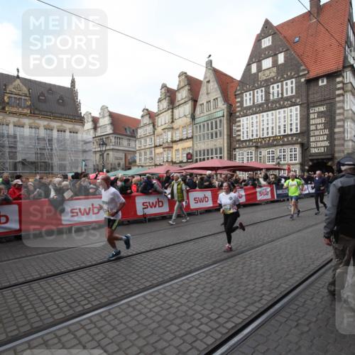 05.10.2025 - 20. swb-Marathon Bremen Yannick Fuchs http://msf.ph/oto/9306630 05.10.2025 10:52:02 Ziel 9683, 10380, 10581, 10625, 10817, 11136, 11325, 11394 meine-sportfotos.de