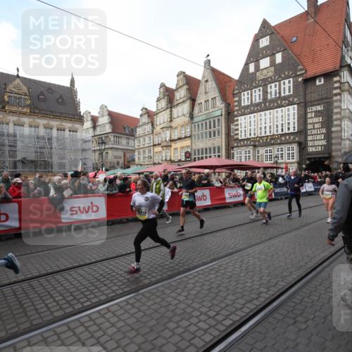 05.10.2025 - 20. swb-Marathon Bremen Yannick Fuchs http://msf.ph/oto/9306632 05.10.2025 10:52:02 Ziel 9683, 10380, 10581, 10625, 10817, 11136, 11325, 11394 meine-sportfotos.de