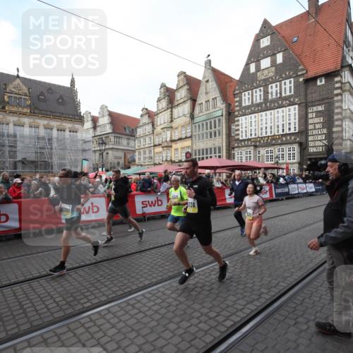 05.10.2025 - 20. swb-Marathon Bremen Yannick Fuchs http://msf.ph/oto/9306636 05.10.2025 10:52:03 Ziel 9683, 10380, 10581, 10625, 10817, 11136, 11273, 11325 meine-sportfotos.de