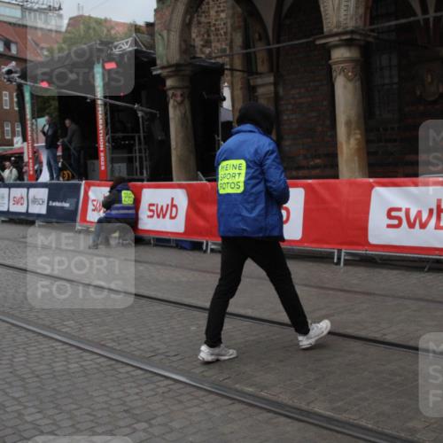 05.10.2025 - 20. swb-Marathon Bremen Yannick Fuchs http://msf.ph/oto/9306637 05.10.2025 12:00:13 Ziel  meine-sportfotos.de