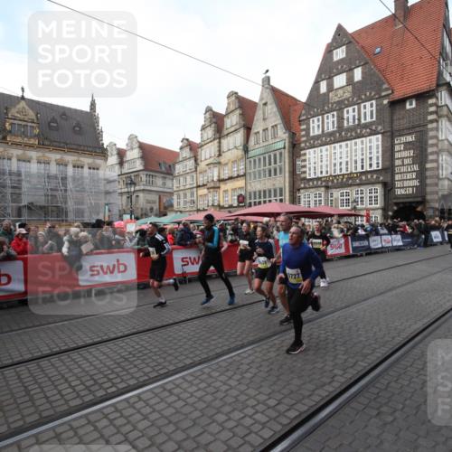 05.10.2025 - 20. swb-Marathon Bremen Yannick Fuchs http://msf.ph/oto/9306650 05.10.2025 10:52:16 Ziel 9196, 9852, 10038, 10240, 10438, 10668, 10727, 10900, 10942, 11641 meine-sportfotos.de