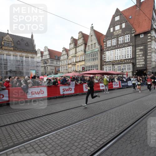 05.10.2025 - 20. swb-Marathon Bremen Yannick Fuchs http://msf.ph/oto/9306682 05.10.2025 10:52:35 Ziel 8888, 9903, 10327, 10388, 10608, 11283, 11387, 11413 meine-sportfotos.de