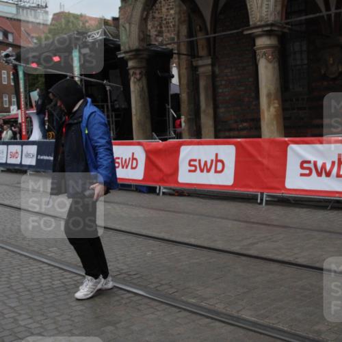 05.10.2025 - 20. swb-Marathon Bremen Yannick Fuchs http://msf.ph/oto/9306689 05.10.2025 12:00:22 Ziel  meine-sportfotos.de