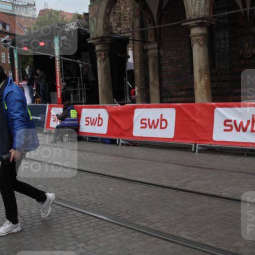05.10.2025 - 20. swb-Marathon Bremen Yannick Fuchs http://msf.ph/oto/9306691 05.10.2025 12:00:23 Ziel  meine-sportfotos.de