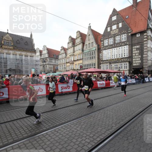 05.10.2025 - 20. swb-Marathon Bremen Yannick Fuchs http://msf.ph/oto/9306692 05.10.2025 10:52:38 Ziel 8888, 9439, 9903, 10388, 10548, 11283, 11387, 11413 meine-sportfotos.de