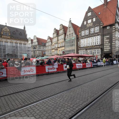05.10.2025 - 20. swb-Marathon Bremen Yannick Fuchs http://msf.ph/oto/9306705 05.10.2025 10:52:45 Ziel 9209, 9517, 10833, 11587 meine-sportfotos.de