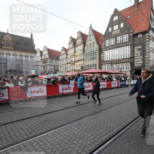 05.10.2025 - 20. swb-Marathon Bremen Yannick Fuchs http://msf.ph/oto/9306711 05.10.2025 10:52:49 Ziel 9214, 9581, 10833, 11012, 11382, 11417, 11587 meine-sportfotos.de