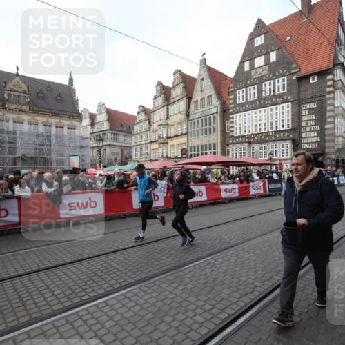 05.10.2025 - 20. swb-Marathon Bremen Yannick Fuchs http://msf.ph/oto/9306713 05.10.2025 10:52:50 Ziel 9214, 9501, 9581, 10308, 10309, 10833, 10997, 11012, 11382, 11417, 11587 meine-sportfotos.de