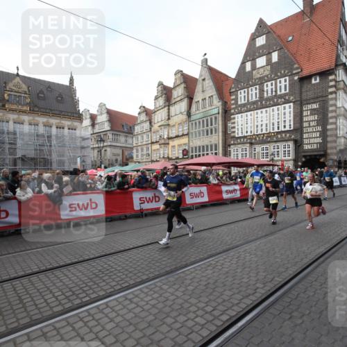 05.10.2025 - 20. swb-Marathon Bremen Yannick Fuchs http://msf.ph/oto/9306718 05.10.2025 10:52:52 Ziel 9214, 9284, 9501, 9581, 9830, 9985, 10308, 10309, 10514, 10997, 11012, 11382, 11417 meine-sportfotos.de