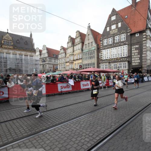 05.10.2025 - 20. swb-Marathon Bremen Yannick Fuchs http://msf.ph/oto/9306722 05.10.2025 10:52:53 Ziel 9214, 9284, 9501, 9581, 9830, 9985, 10308, 10309, 10514, 10997, 11012, 11382, 11417 meine-sportfotos.de