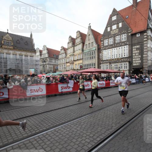 05.10.2025 - 20. swb-Marathon Bremen Yannick Fuchs http://msf.ph/oto/9306740 05.10.2025 10:53:05 Ziel 9187, 9650, 9918, 10064, 10539, 10779, 11259, 11398, 11411, 11450, 11722 meine-sportfotos.de