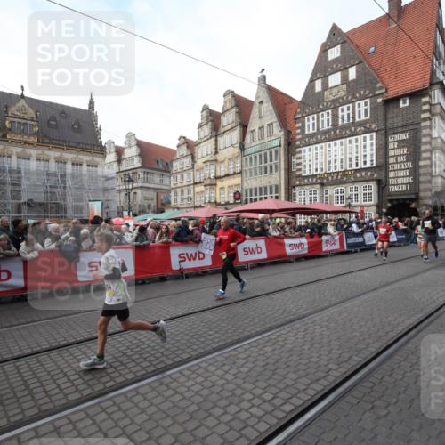 05.10.2025 - 20. swb-Marathon Bremen Yannick Fuchs http://msf.ph/oto/9306745 05.10.2025 10:53:07 Ziel 9650, 10064, 10128, 10539, 11259, 11398, 11411, 11450 meine-sportfotos.de
