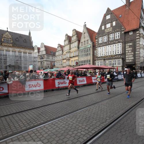 05.10.2025 - 20. swb-Marathon Bremen Yannick Fuchs http://msf.ph/oto/9306746 05.10.2025 10:53:08 Ziel 9650, 10128, 10539, 11259, 11300, 11398, 11411, 11450 meine-sportfotos.de